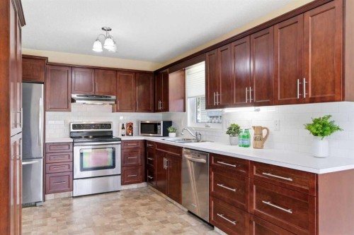 34 Vandoos Gardens Nw, Calgary, AB - Indoor Photo Showing Kitchen With Double Sink