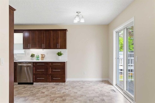 34 Vandoos Gardens Nw, Calgary, AB - Indoor