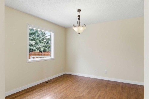 34 Vandoos Gardens Nw, Calgary, AB - Indoor Photo Showing Other Room