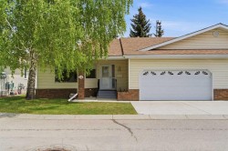 34 Vandoos Gardens NW Calgary, AB T3A 4W4