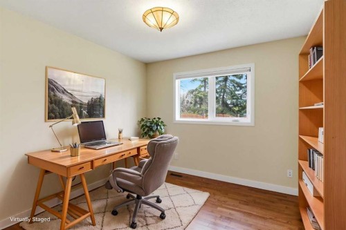 34 Vandoos Gardens Nw, Calgary, AB - Indoor Photo Showing Office