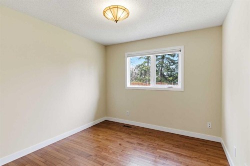 34 Vandoos Gardens Nw, Calgary, AB - Indoor Photo Showing Other Room