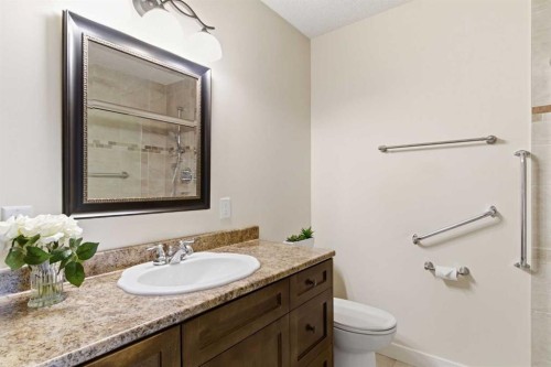 34 Vandoos Gardens Nw, Calgary, AB - Indoor Photo Showing Bathroom