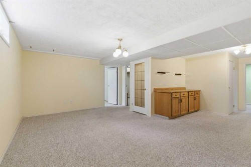 34 Vandoos Gardens Nw, Calgary, AB - Indoor