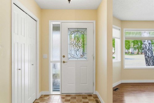 34 Vandoos Gardens Nw, Calgary, AB - Indoor Photo Showing Other Room