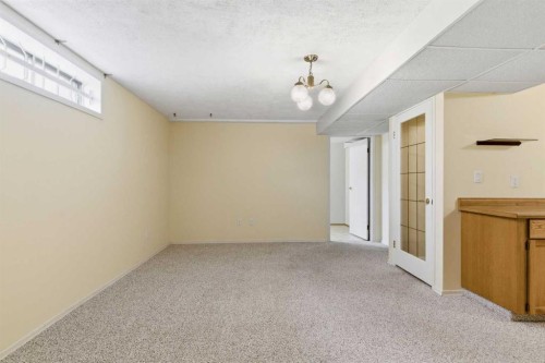 34 Vandoos Gardens Nw, Calgary, AB - Indoor Photo Showing Other Room