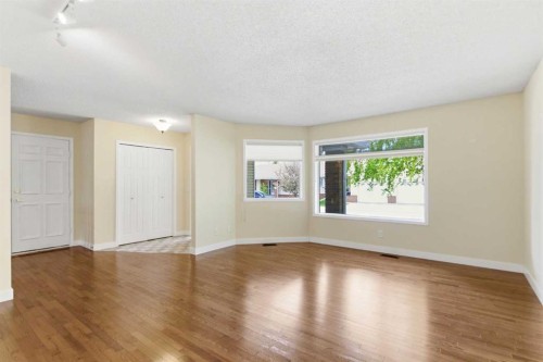 34 Vandoos Gardens Nw, Calgary, AB - Indoor Photo Showing Other Room