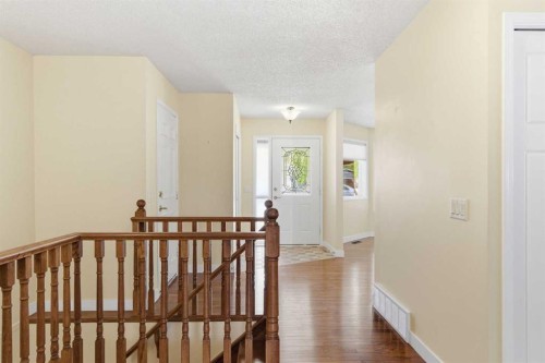 34 Vandoos Gardens Nw, Calgary, AB - Indoor Photo Showing Other Room