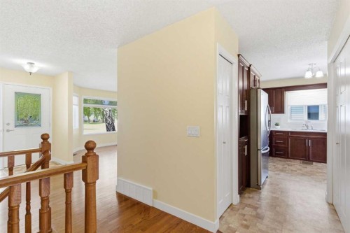 34 Vandoos Gardens Nw, Calgary, AB - Indoor Photo Showing Other Room
