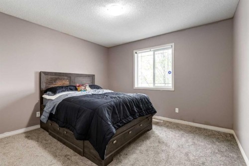34 Morningside Landing Sw, Airdrie, AB - Indoor Photo Showing Bedroom