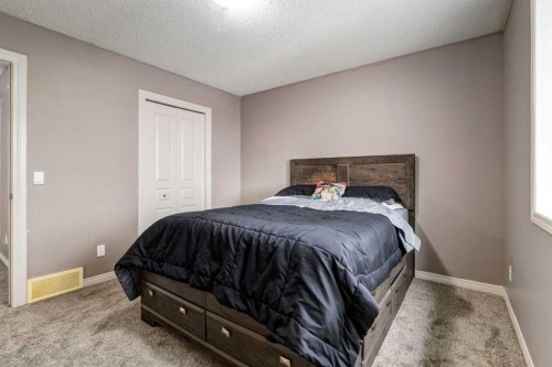 34 Morningside Landing Sw, Airdrie, AB - Indoor Photo Showing Bedroom