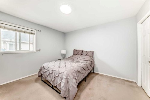 6621 Pinecliff Grove Ne, Calgary, AB - Indoor Photo Showing Bedroom