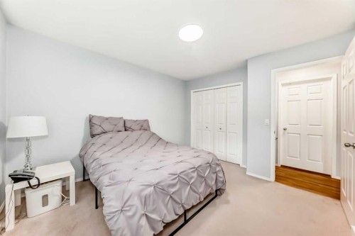 6621 Pinecliff Grove Ne, Calgary, AB - Indoor Photo Showing Bedroom
