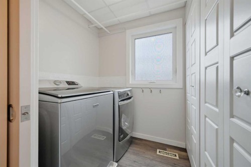 38 Sandpiper Way Nw, Calgary, AB - Indoor Photo Showing Laundry Room