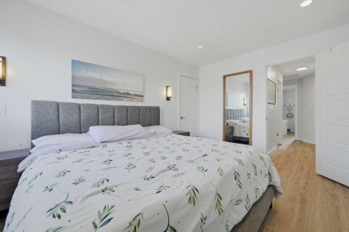 38 Sandpiper Way Nw, Calgary, AB - Indoor Photo Showing Bedroom
