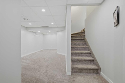 38 Sandpiper Way Nw, Calgary, AB - Indoor Photo Showing Other Room