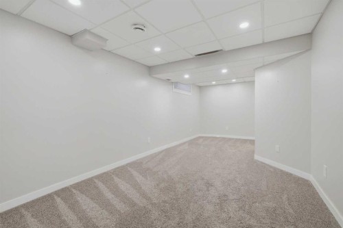 38 Sandpiper Way Nw, Calgary, AB - Indoor Photo Showing Other Room