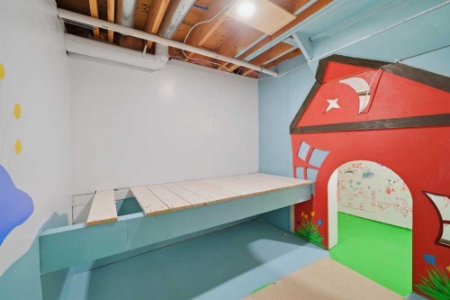 38 Sandpiper Way Nw, Calgary, AB - Indoor Photo Showing Basement