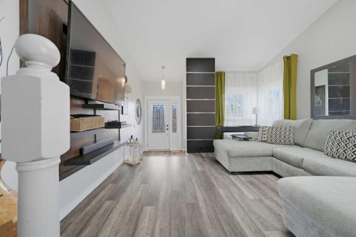 38 Sandpiper Way Nw, Calgary, AB - Indoor Photo Showing Living Room
