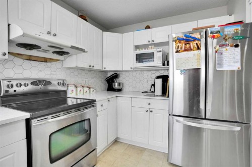 143 Taralea Gardens Ne, Calgary, AB - Indoor Photo Showing Kitchen