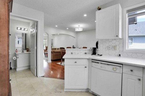 143 Taralea Gardens Ne, Calgary, AB - Indoor Photo Showing Kitchen