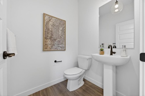 1090 Bayview Crescent, Airdrie, AB - Indoor Photo Showing Bathroom
