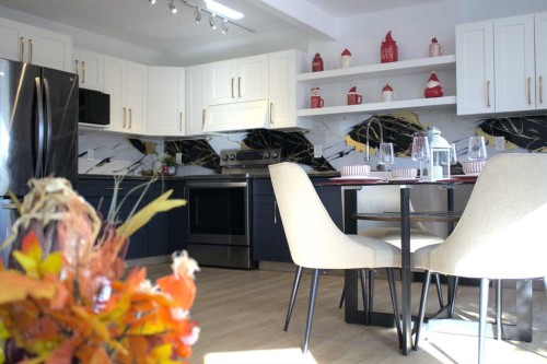 262 Covewood Park Ne, Calgary, AB - Indoor Photo Showing Kitchen With Double Sink