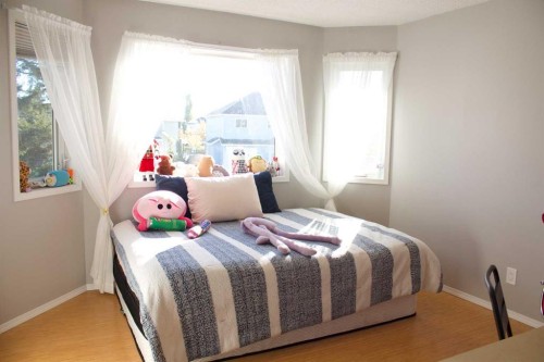 262 Covewood Park Ne, Calgary, AB - Indoor Photo Showing Bedroom
