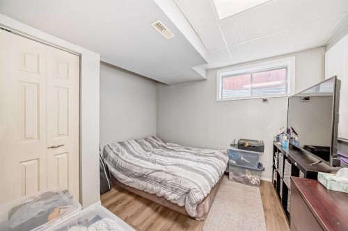 262 Covewood Park Ne, Calgary, AB - Indoor Photo Showing Bedroom