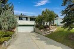 119 Dalhurst Way NW Calgary, AB T3A 1P1