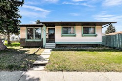 748 Aboyne Way NE Calgary, AB T2A 5Z4