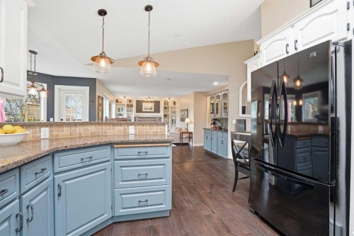 19 Hawkside Close Nw, Calgary, AB - Indoor Photo Showing Kitchen
