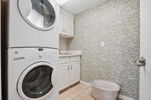 19 Hawkside Close Nw, Calgary, AB - Indoor Photo Showing Laundry Room