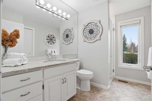 19 Hawkside Close Nw, Calgary, AB - Indoor Photo Showing Bathroom