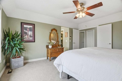 19 Hawkside Close Nw, Calgary, AB - Indoor Photo Showing Bedroom