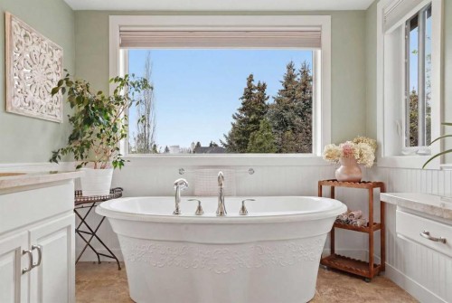 19 Hawkside Close Nw, Calgary, AB - Indoor Photo Showing Bathroom