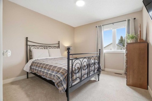 19 Hawkside Close Nw, Calgary, AB - Indoor Photo Showing Bedroom