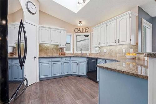 19 Hawkside Close Nw, Calgary, AB - Indoor Photo Showing Kitchen