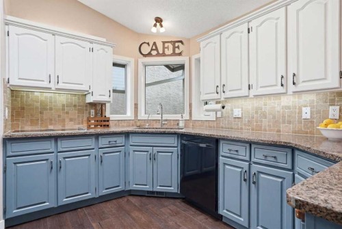 19 Hawkside Close Nw, Calgary, AB - Indoor Photo Showing Kitchen