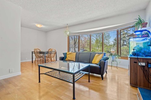 232 Ranchview Place Nw, Calgary, AB - Indoor Photo Showing Living Room