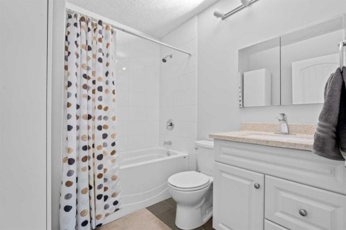 232 Ranchview Place Nw, Calgary, AB - Indoor Photo Showing Bathroom