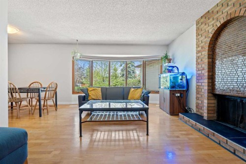 232 Ranchview Place Nw, Calgary, AB - Indoor Photo Showing Living Room