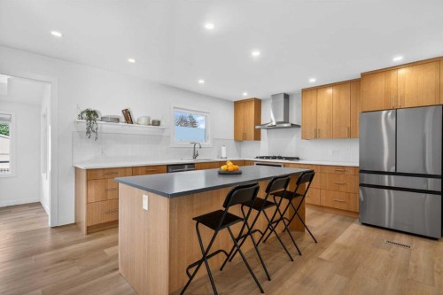 416 Thornhill Place Nw, Calgary, AB - Indoor Photo Showing Kitchen