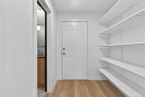 416 Thornhill Place Nw, Calgary, AB - Indoor