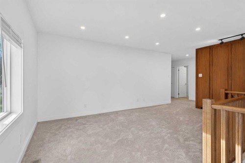 416 Thornhill Place Nw, Calgary, AB - Indoor Photo Showing Other Room