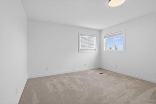 416 Thornhill Place Nw, Calgary, AB - Indoor Photo Showing Other Room