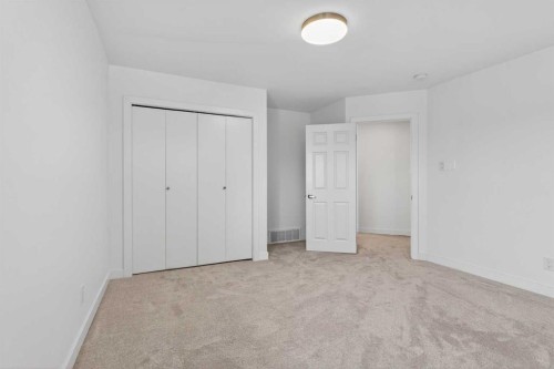 416 Thornhill Place Nw, Calgary, AB - Indoor