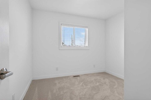 416 Thornhill Place Nw, Calgary, AB - Indoor Photo Showing Other Room
