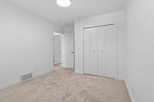 416 Thornhill Place Nw, Calgary, AB - Indoor Photo Showing Other Room