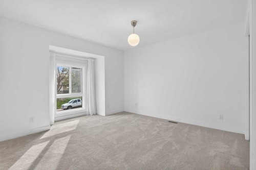 416 Thornhill Place Nw, Calgary, AB - Indoor Photo Showing Other Room
